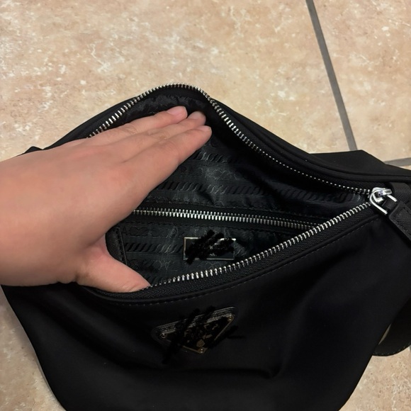 Black women’s belt bag - Picture 3 of 3